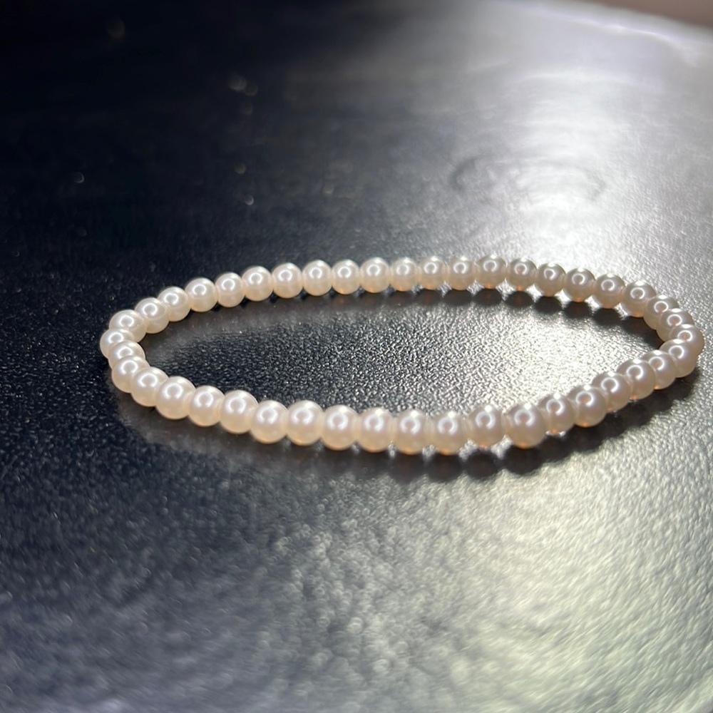 White mini pearl bracelet